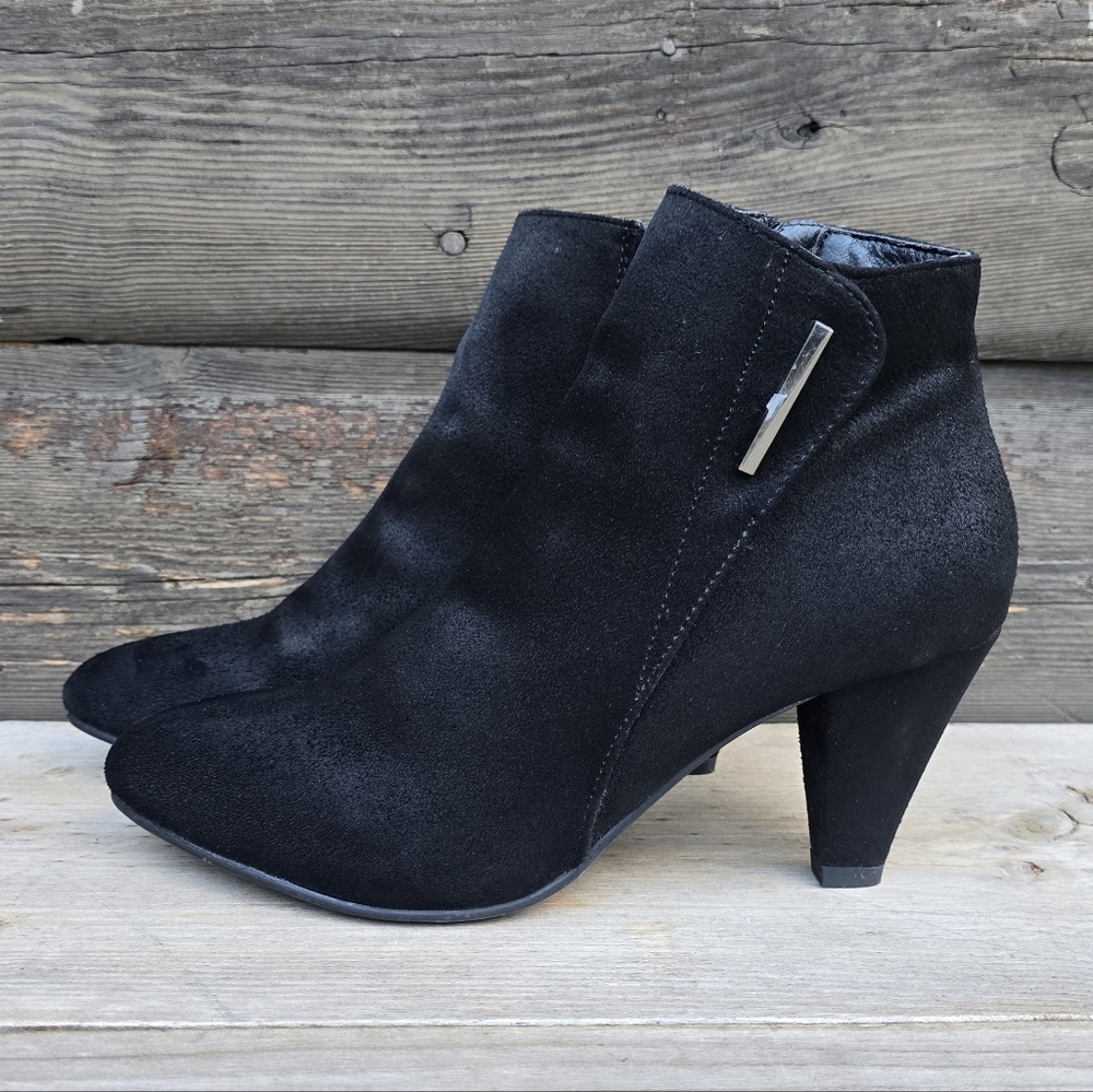 CL By Laundry Not Sorry Modern Minimalist Block Heel Comfort Bootie 9M - Picture 3 of 15